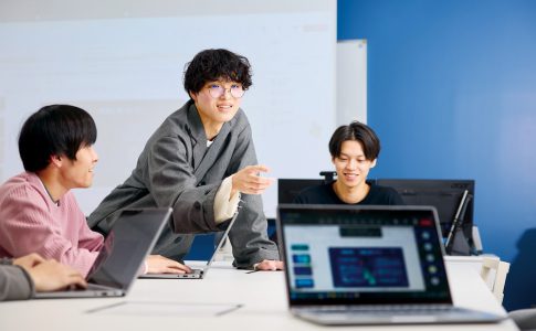 あらゆる業界で注目されるDXを学んで、社会の課題をデジタル技術で解決しよう！
