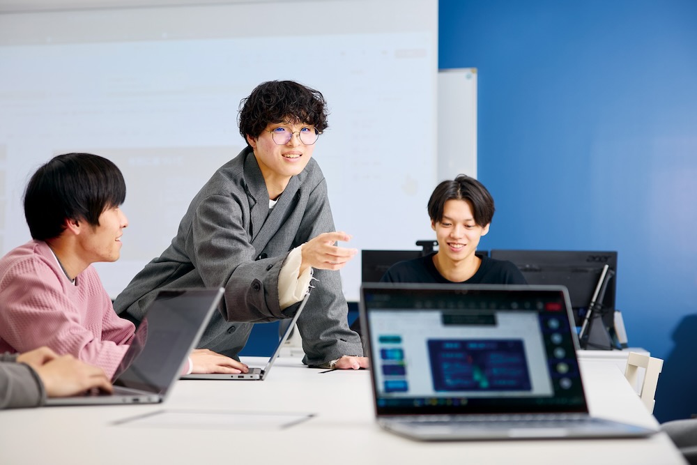 あらゆる業界で注目されるDXを学んで、社会の課題をデジタル技術で解決しよう！