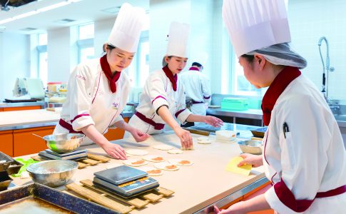 大手・個人店で二極化する飲食業界「好き」を仕事にした先の未来とは？