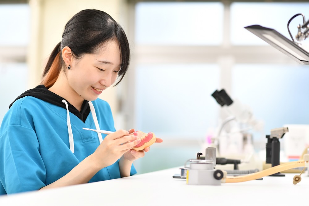 デジタル革命によって現場の負担感が軽減！ 理想のキャリアを実現できる歯科技工士の魅力