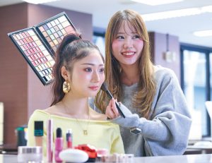 窪田理容美容専門学校イメージ1